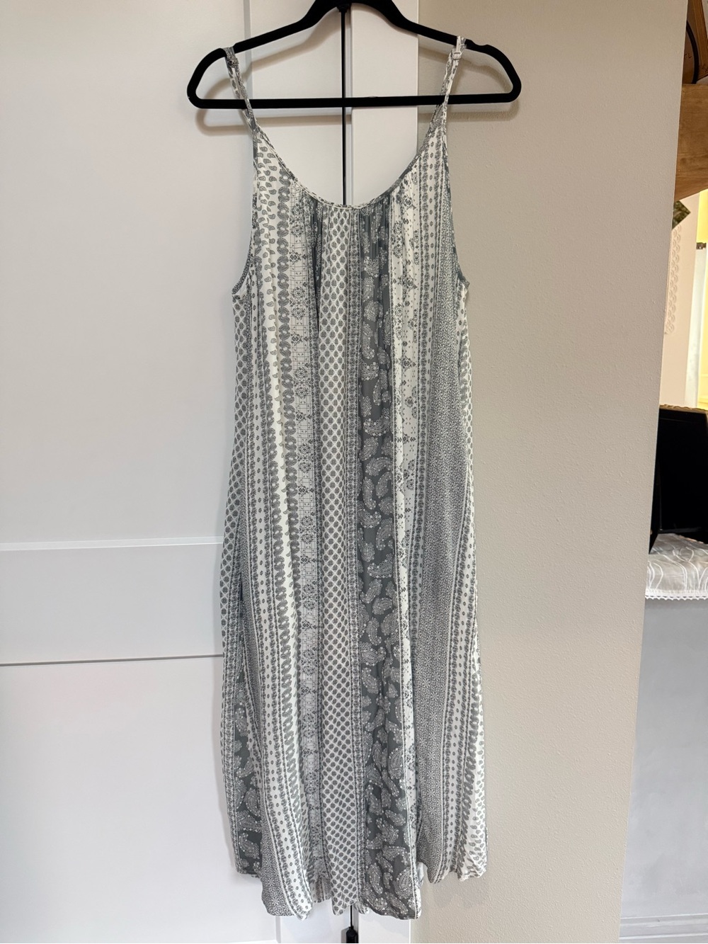 Sleeveless Gray Patterned Midi Dress - Lightweight Summer Slip with pockets